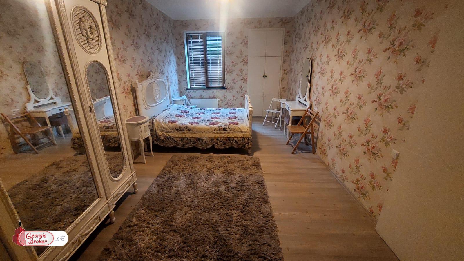 продается дом с новым ремонтом 9-комнат